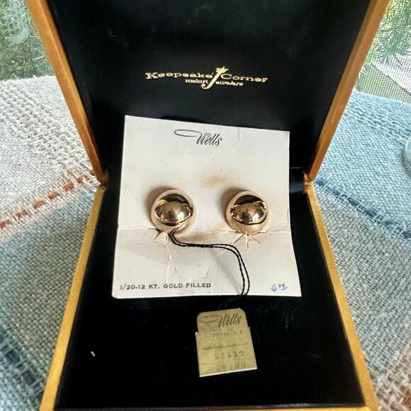 Vintage Wells 12K Gold Filled Clip-On Earrings – Chunky Round Dome Design - Picture 1 of 12